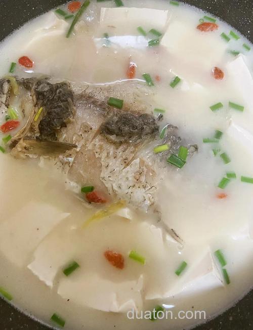 鲫鱼酸菜豆腐汤怎么做？