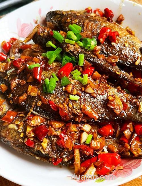 小鲫鱼喜欢吃的十种食物？