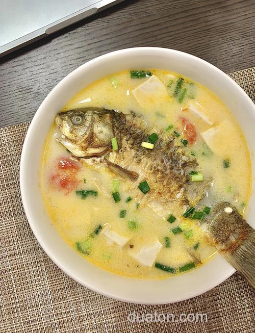 鲫鱼豆腐番茄猪肉松做汤?