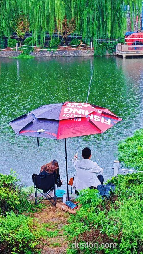 一边下雨一边钓鱼好钓吗？