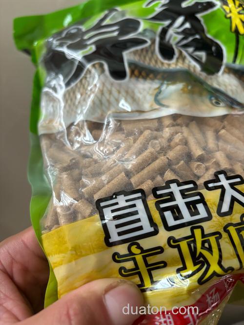 钓草鱼打窝用什么料?