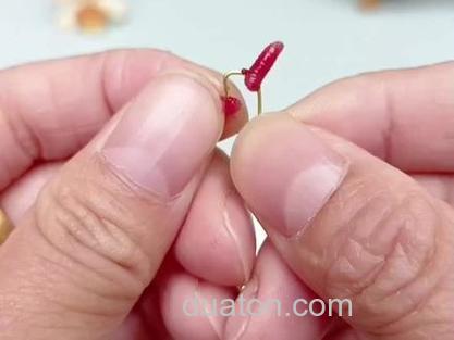 蛆虫钩鱼比蚯蚓那个好?