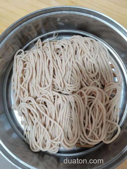 高粱面搓鱼的做法?