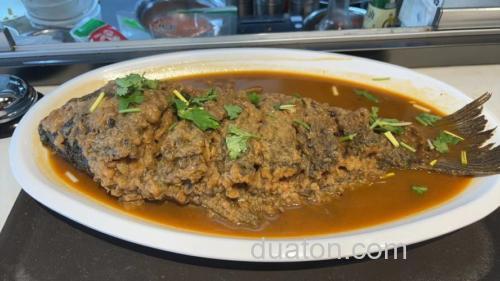 鲤鱼吃熟肉吗？