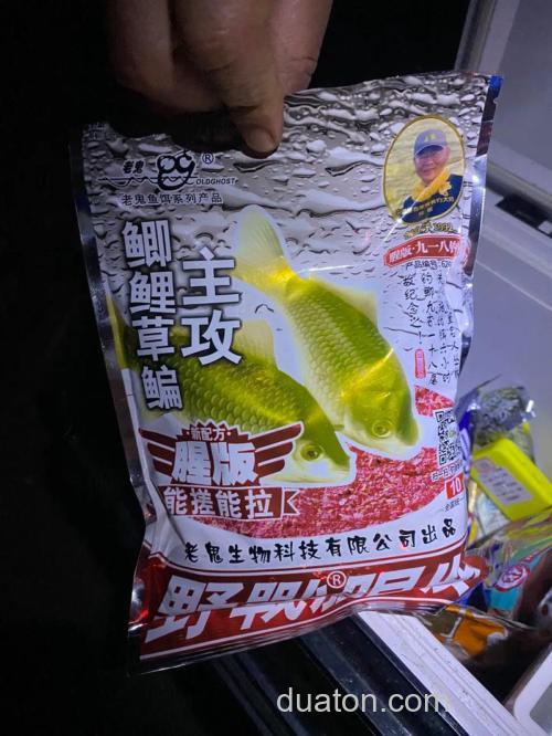 初秋野钓鲤鱼,草鱼最简单最适应的饵料?