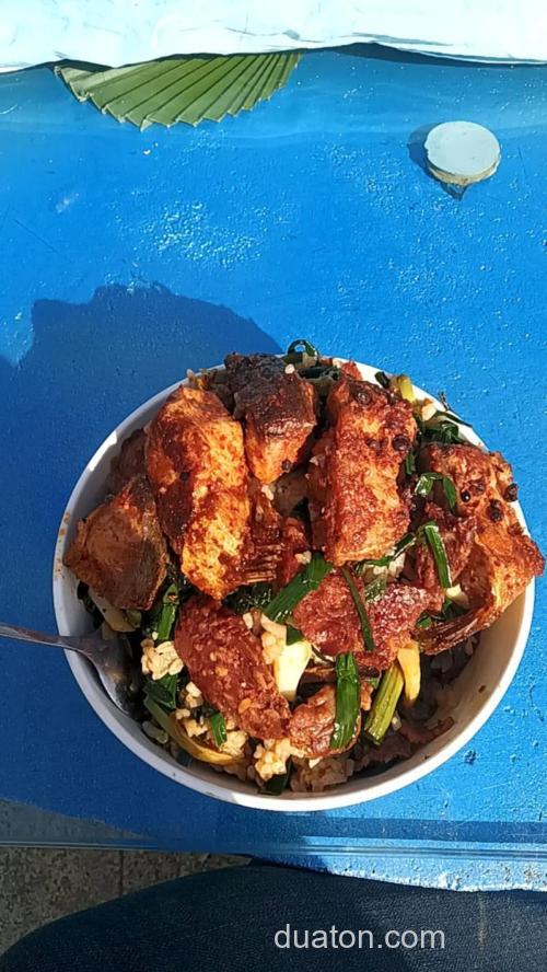 糍粑鱼煲仔饭做法?