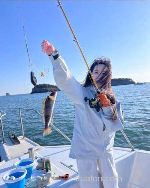 美女海钓实用技巧 新手出海避坑装备指南